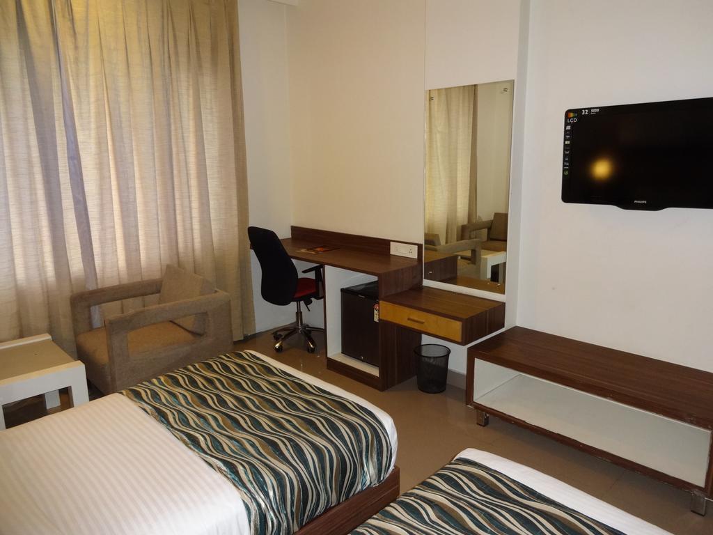 Continental Park Hotel Vijayawada Ngoại thất bức ảnh