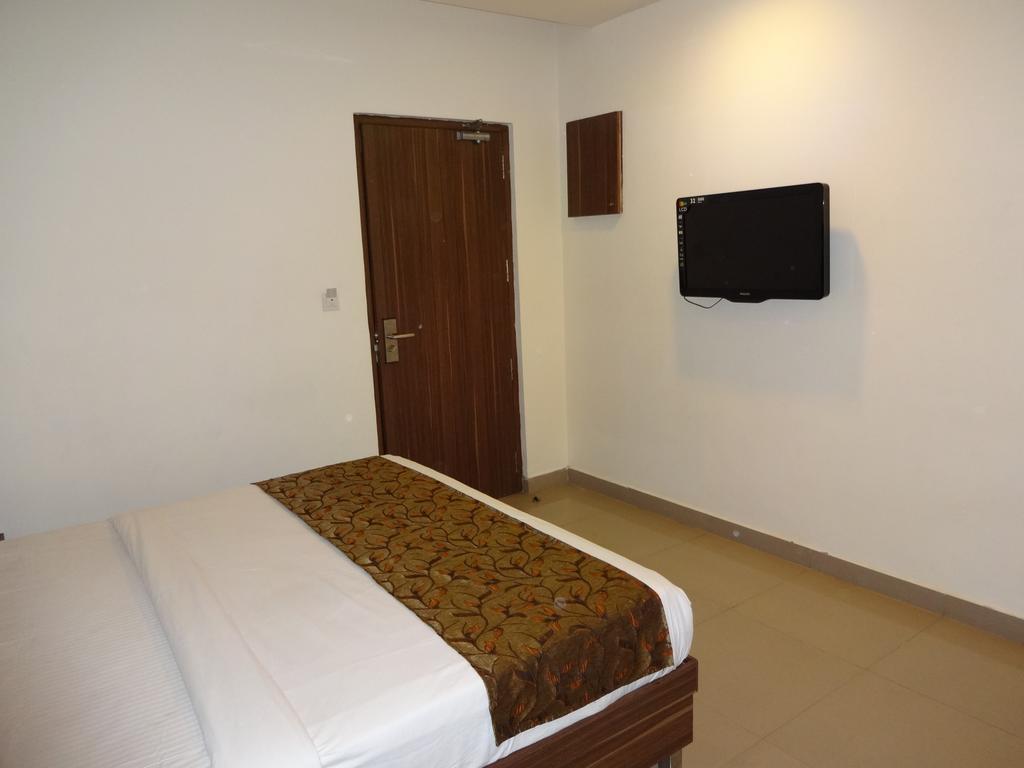 Continental Park Hotel Vijayawada Ngoại thất bức ảnh