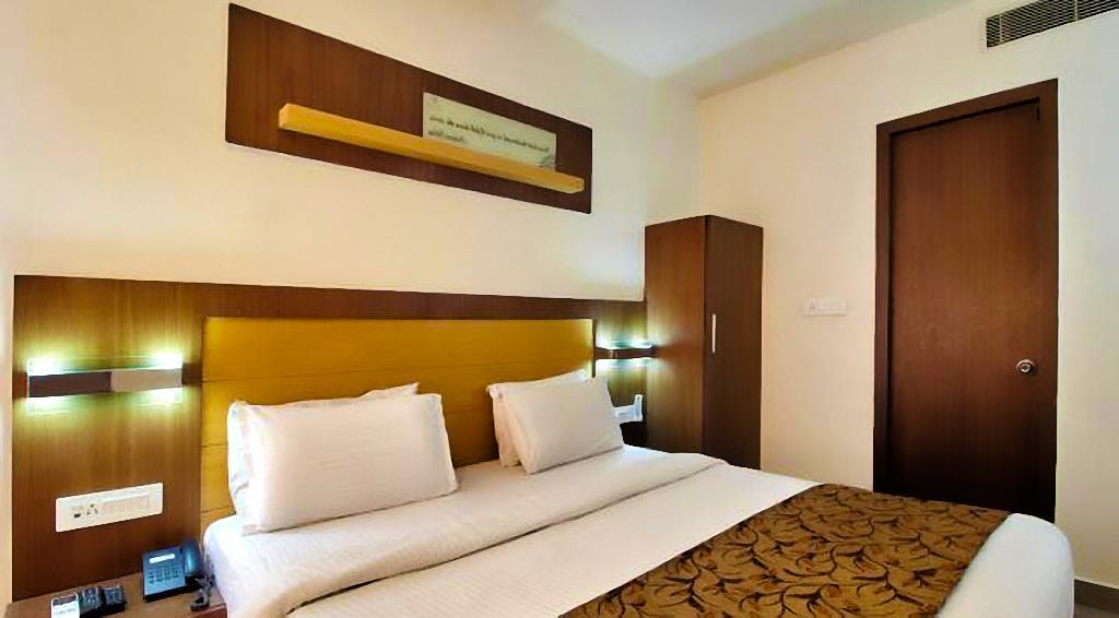 Continental Park Hotel Vijayawada Ngoại thất bức ảnh