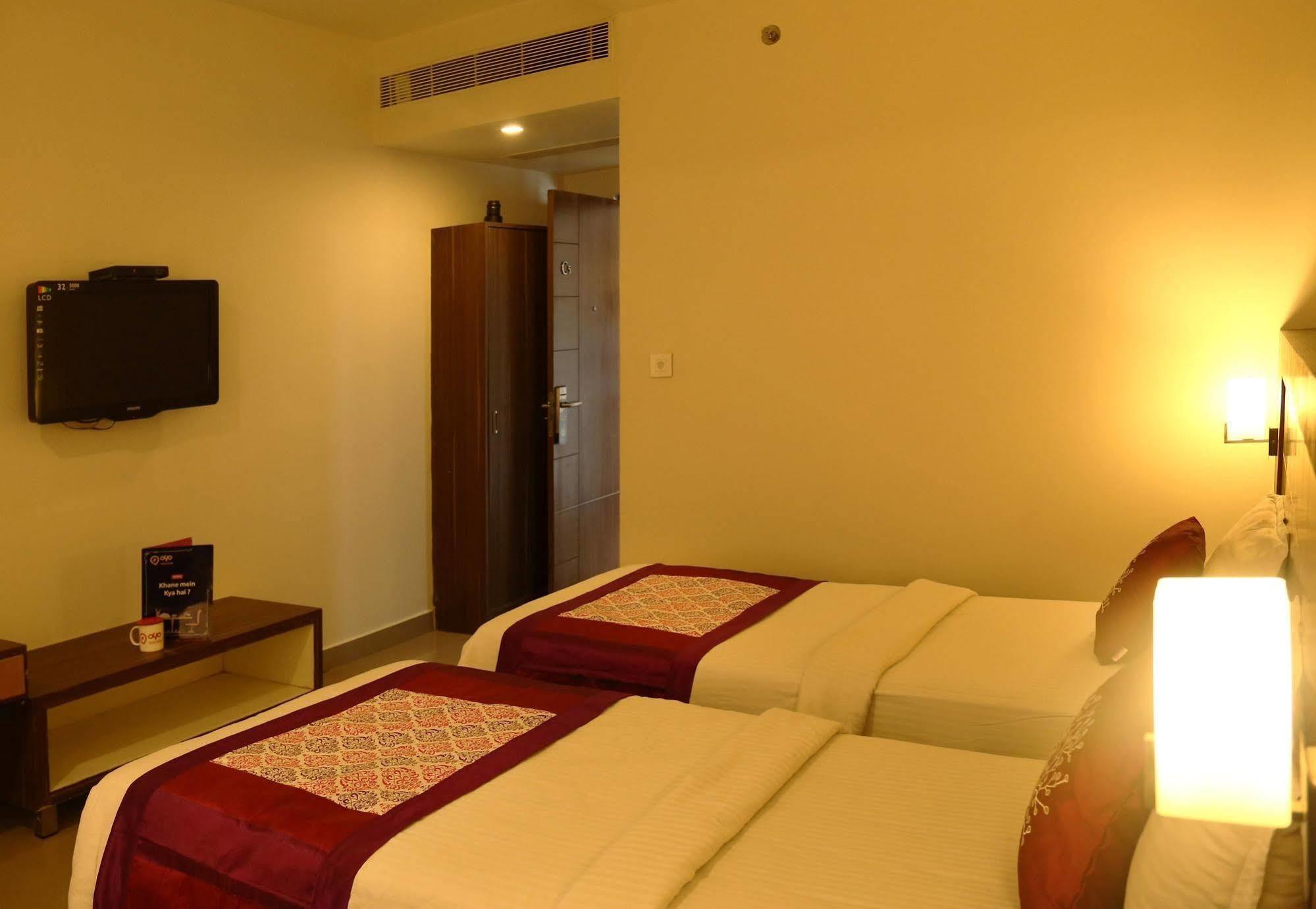 Continental Park Hotel Vijayawada Ngoại thất bức ảnh