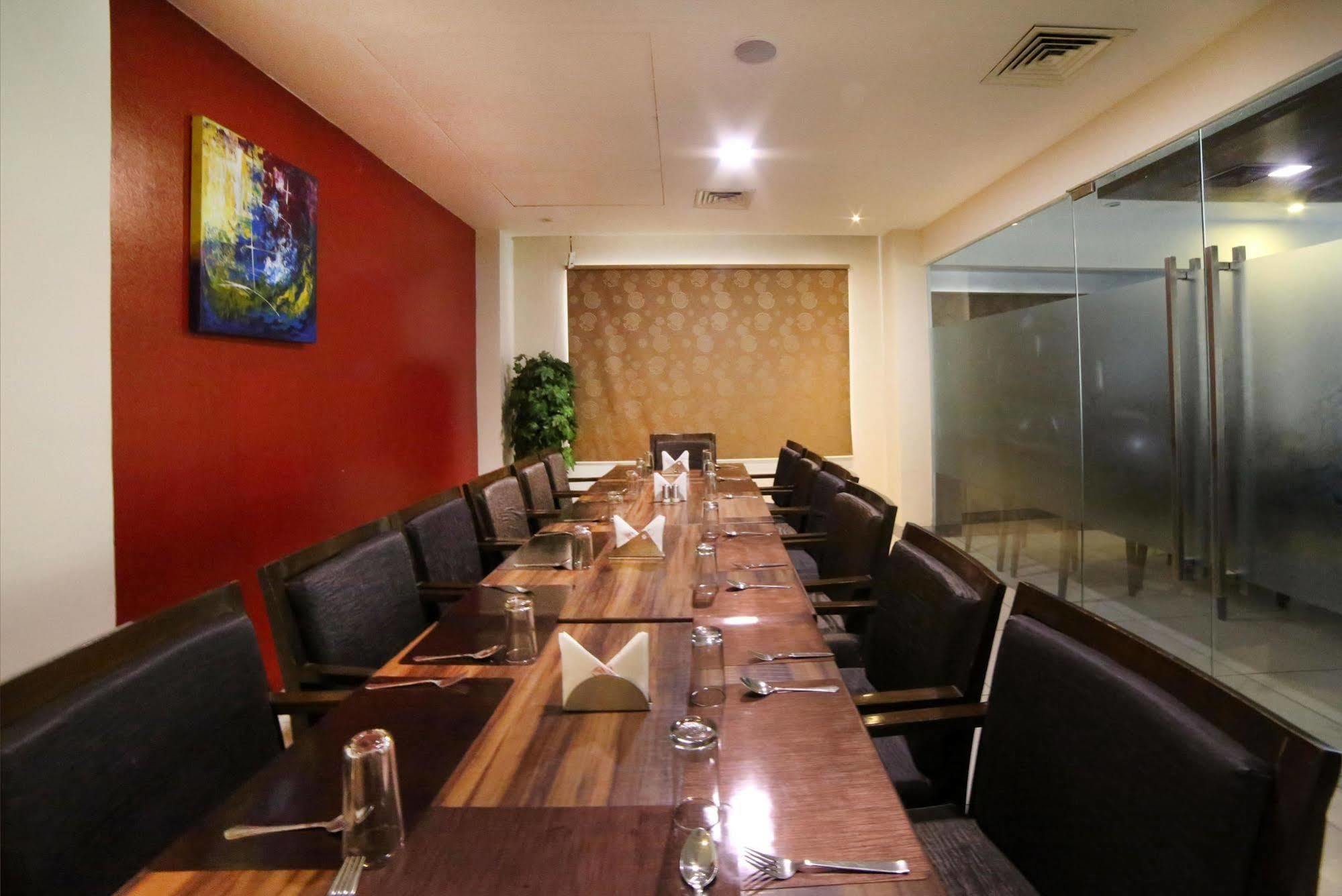 Continental Park Hotel Vijayawada Ngoại thất bức ảnh