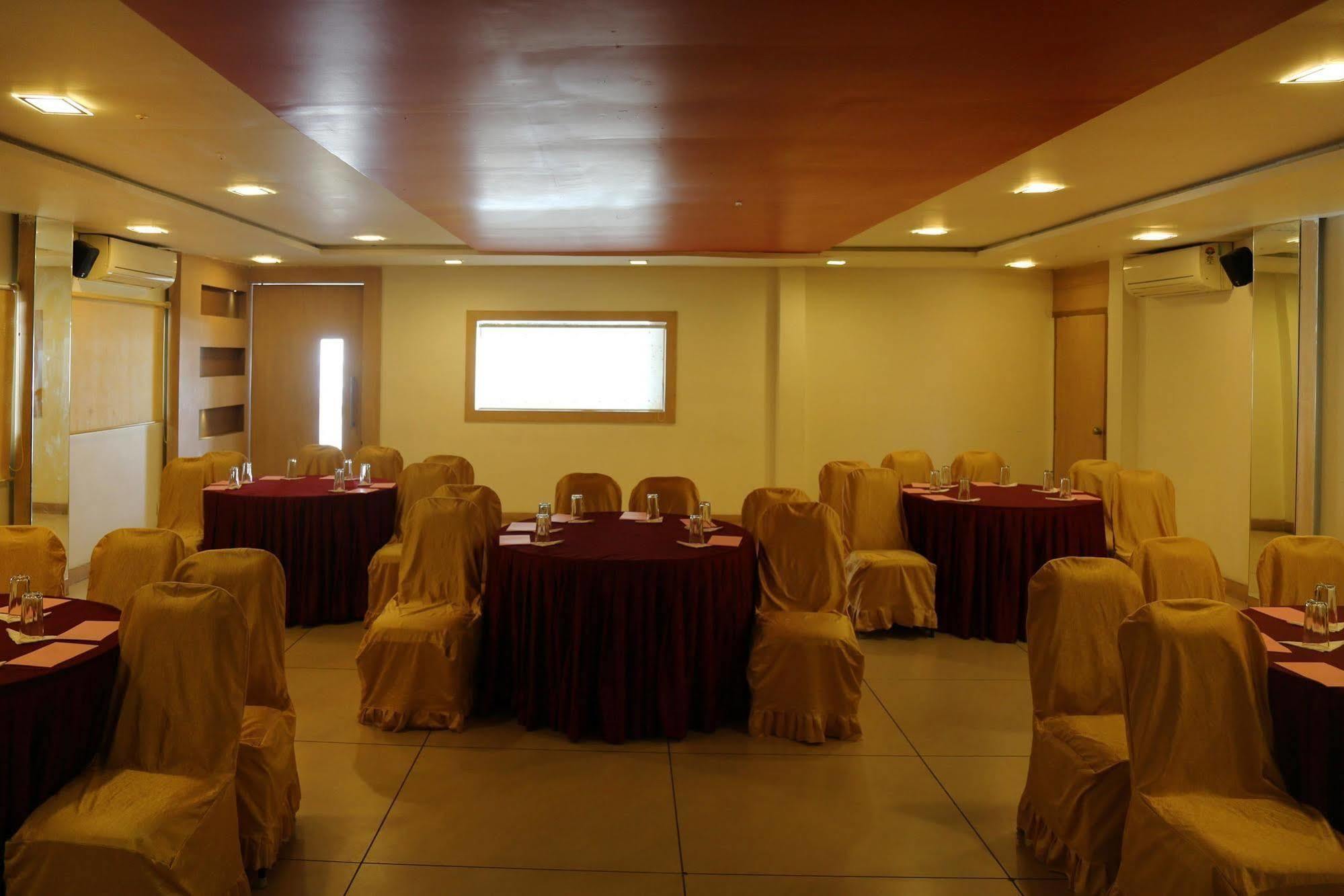 Continental Park Hotel Vijayawada Ngoại thất bức ảnh